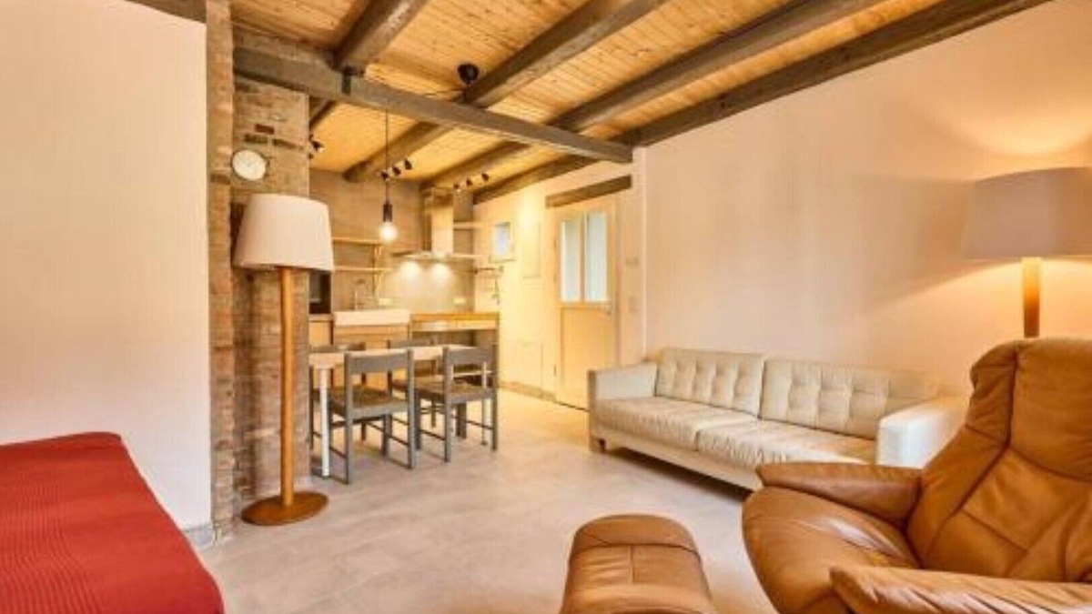 Sulzbach an der Murr Apartment | Red apartment