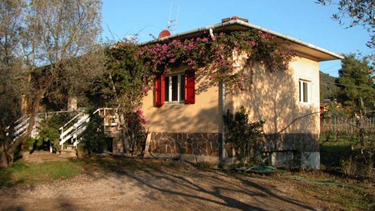 Lacona Apartment | RED apartment surrounded by greenery and tranquility of the Tuscan countryside