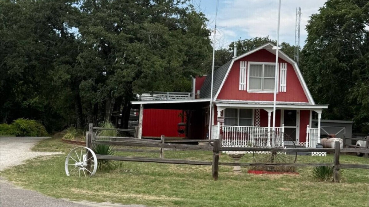 Fay House | Red Barn close to lake
