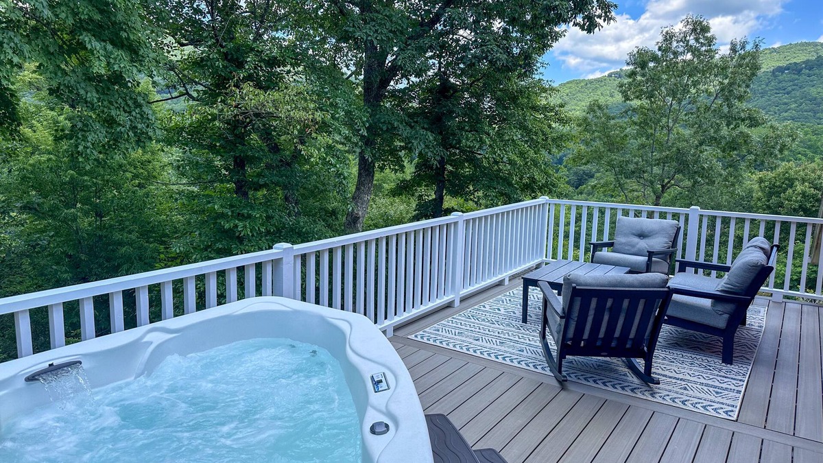 Fairview House | Red Barn Escape: Hot Tub, Fire Pit, Grill - MountainViews Near AVL!