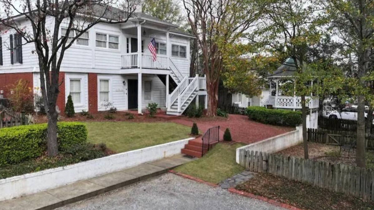 Montgomery House | Red Bluff Cottage