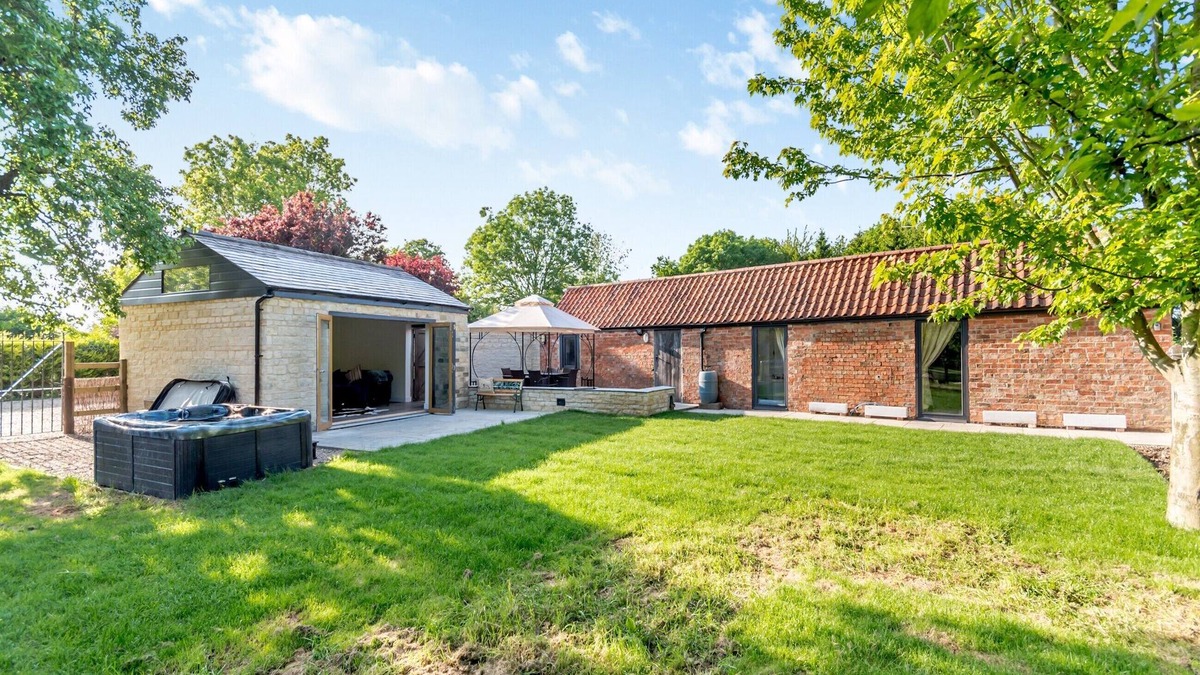 Sleaford Cottage | Red Brick Barn - UK39916