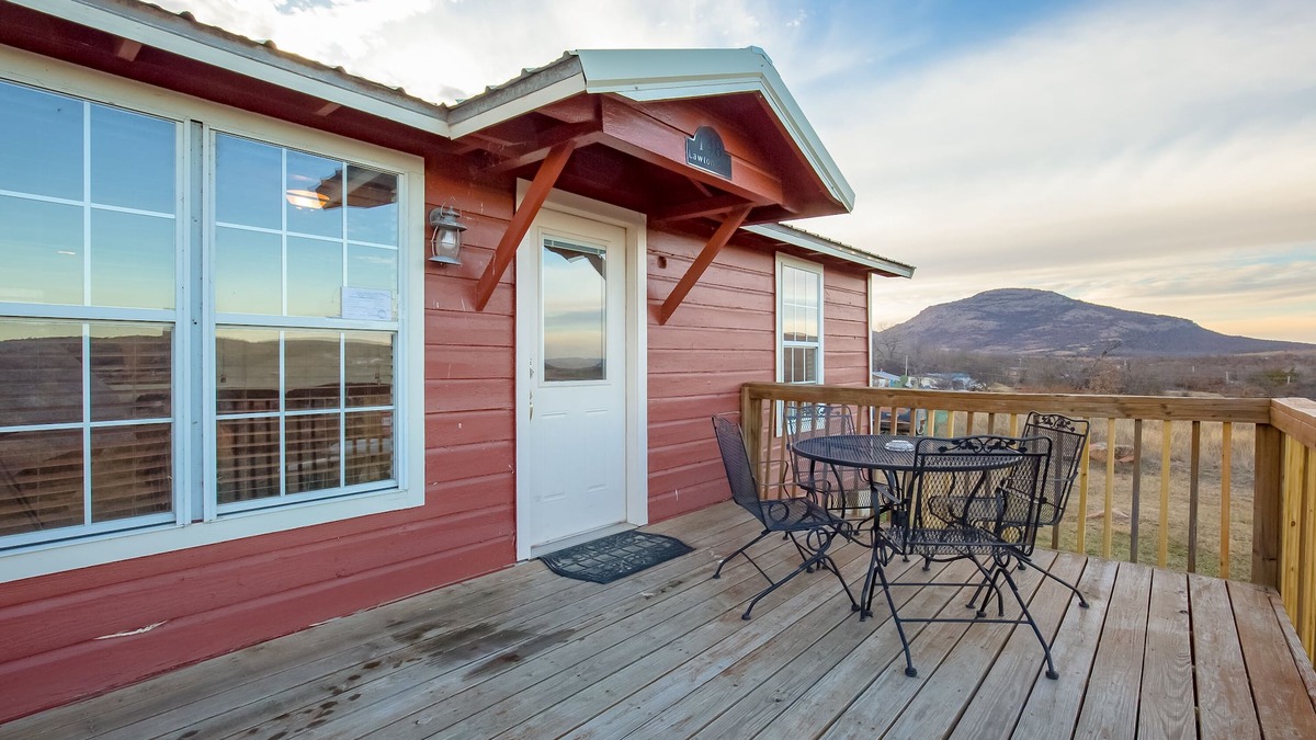Medicine Park Cabin | Red cabin with Panoramic Mountain View Cabin for 5
