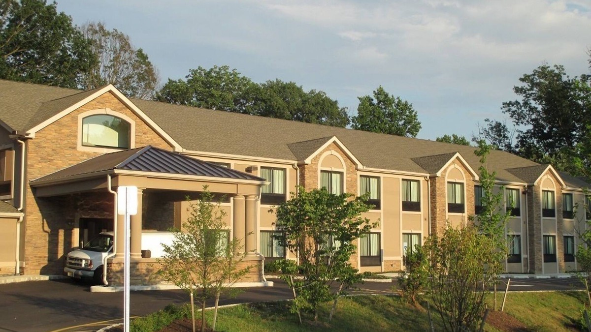 Monmouth Junction Hotel | Red Carpet Inn And Suites Monmouth Jtc