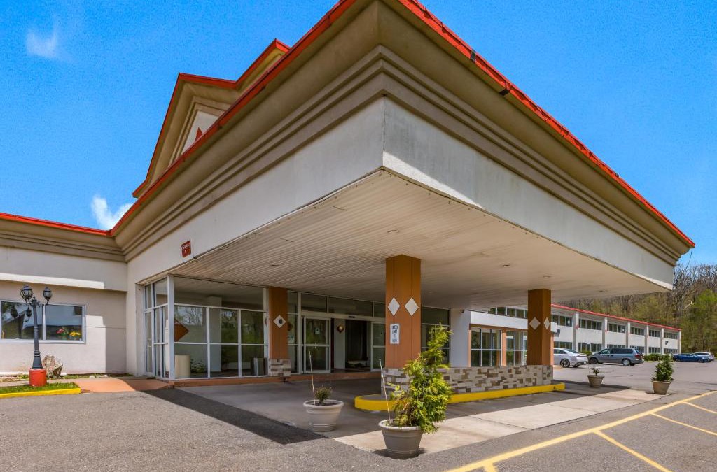Harleigh Hotel | Red Carpet Inn & Suites