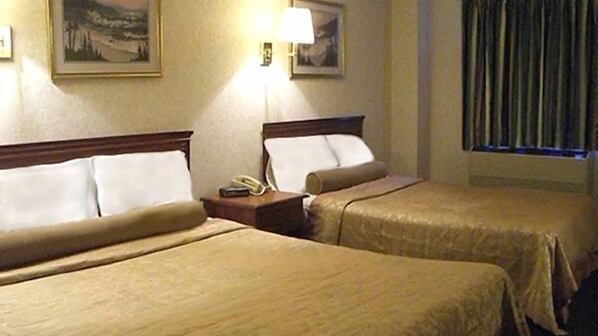 Williamstown Hotel | Red Carpet Inn Williamstown