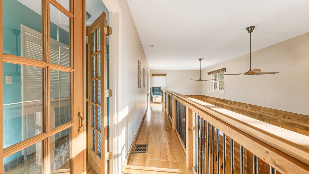 Leicester Cabin | Red Cedar by AvantStay | Cabin w/Hot Tub + Views!
