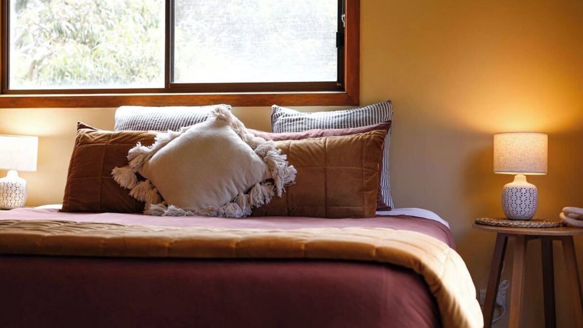 Port Campbell House | Red Cedar Cottage. Coastal retreat- wood fire. GOR