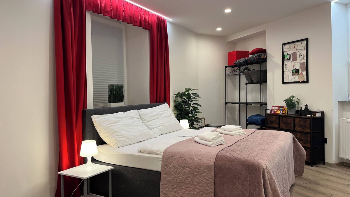 Altstadtviertel Apartment | Red Comfort Retreat