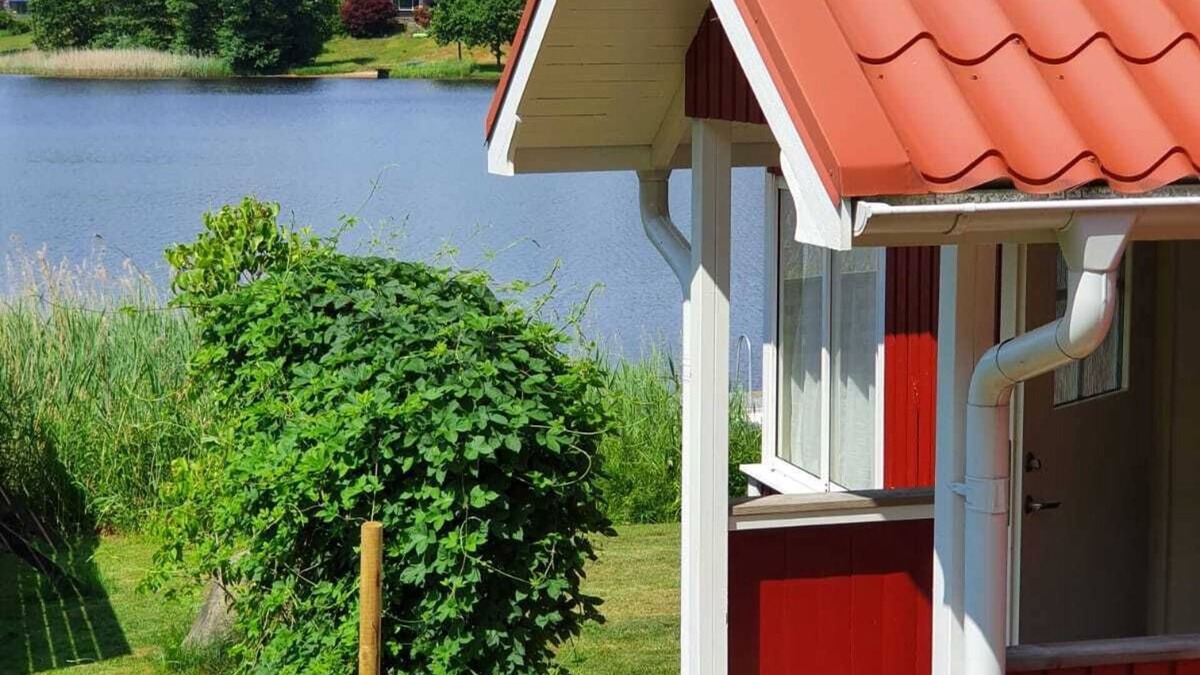 Asljunga Cottage | Red cottage at Åsljungasjön Skåne Sweden, family and dog friendly.