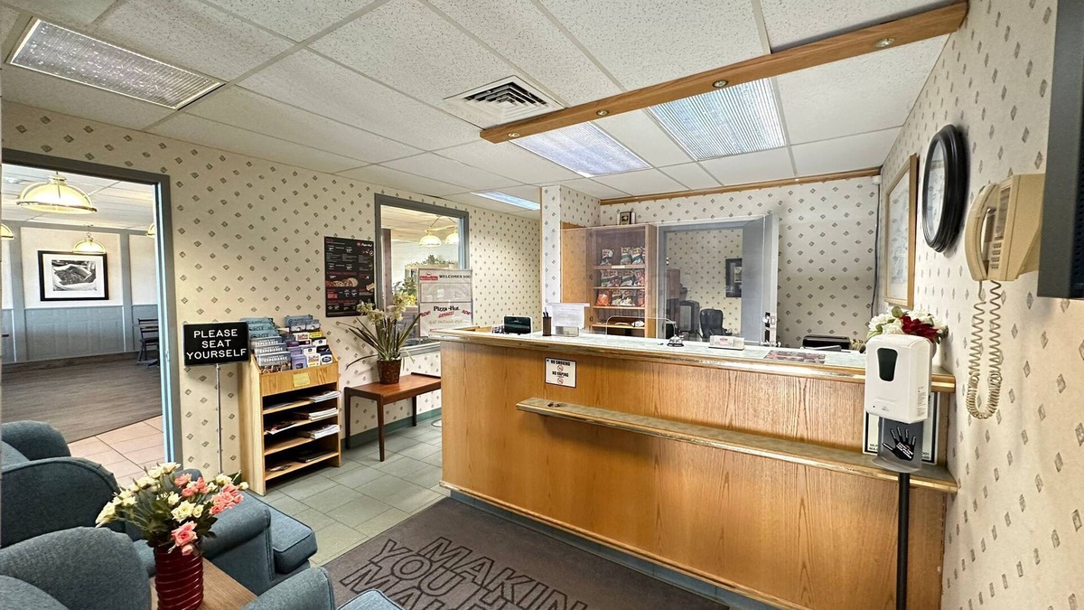 Terrace Bay Hotel | Red Dog Inn