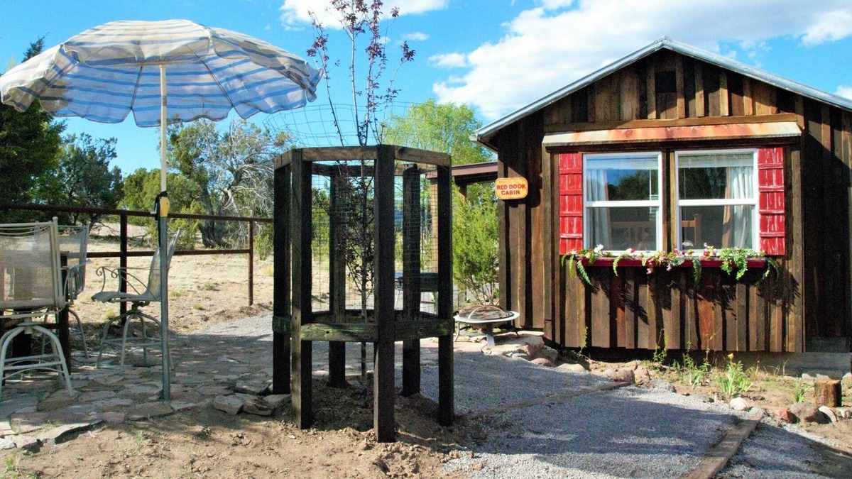 Catron County Cabin | Red Door Cabin In Cruzville