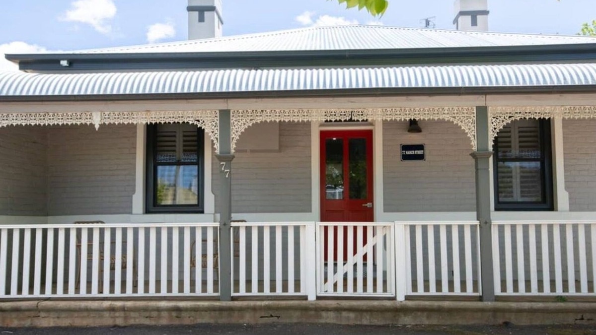 Orange House | Red Door Cottage - Heritage Home, Heart of Orange
