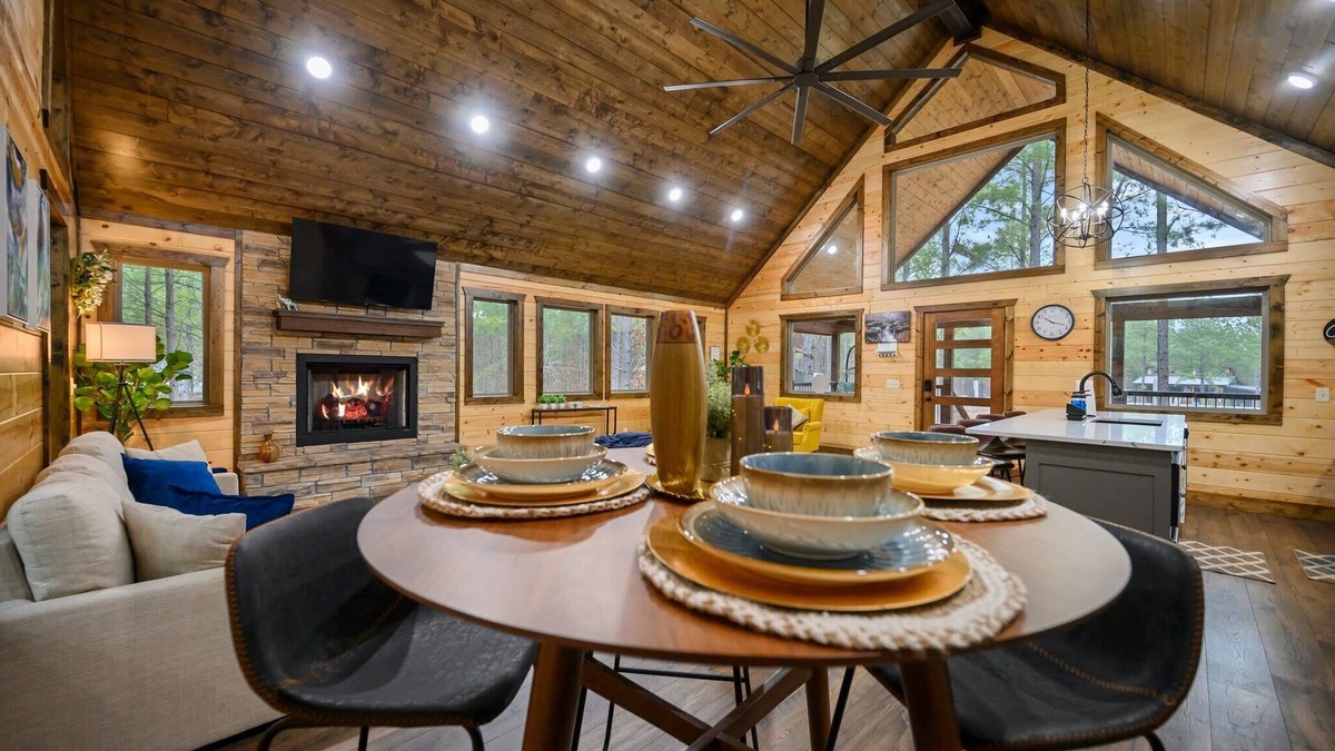 Pickens Cabin | Red Fern Cabin Beauty Awaits