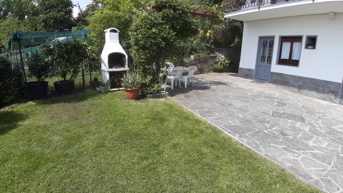 Arizzano House | red fountain house