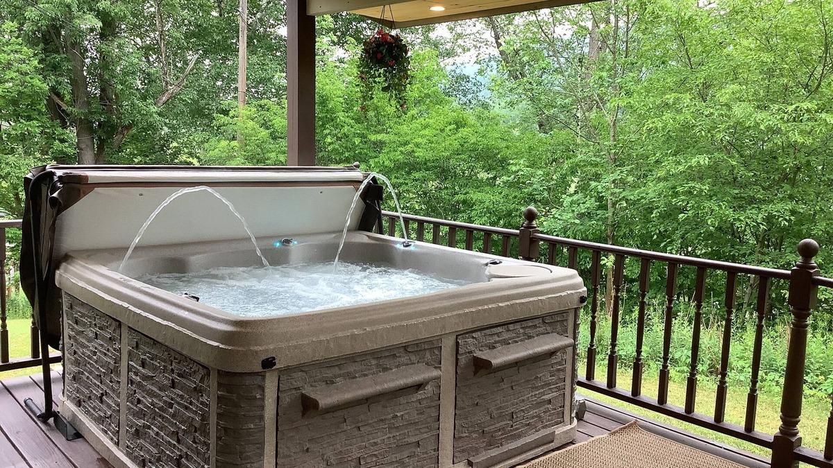 Windham House | Red Fox T.H. & Spa hot tub - mini golf tee off & outside living room & firepit