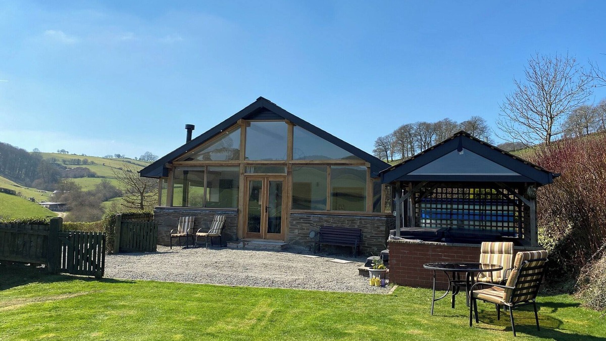 Tirabad Cottage | Red Kite Cottage