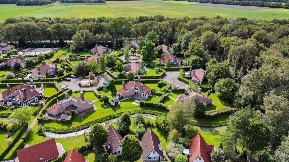 Zwiggelte House | Red Kite I Stylish Bungalow with Private Garden