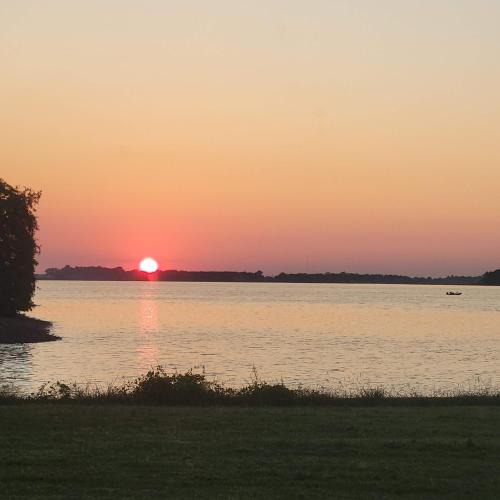 Lake Village House | Red Leaf Cottages