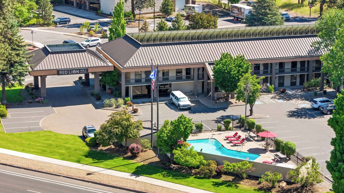 Orchard District Hotel | Red Lion Inn & Suites Deschutes River Bend