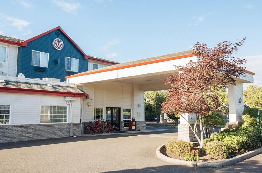 McMinnville Hotel | Red Lion Inn & Suites McMinnville