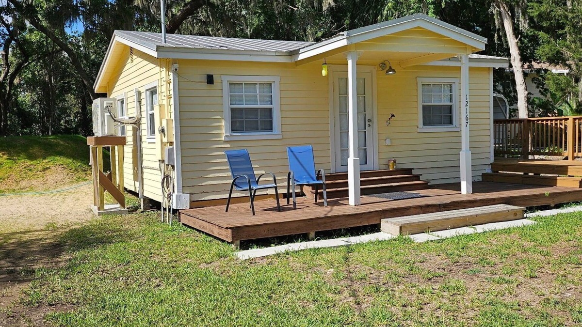 Old Homosassa House | Red Maple Cottage - Peaceful 2BR 1BA Near the Water – Boat & Trailer Friendly!