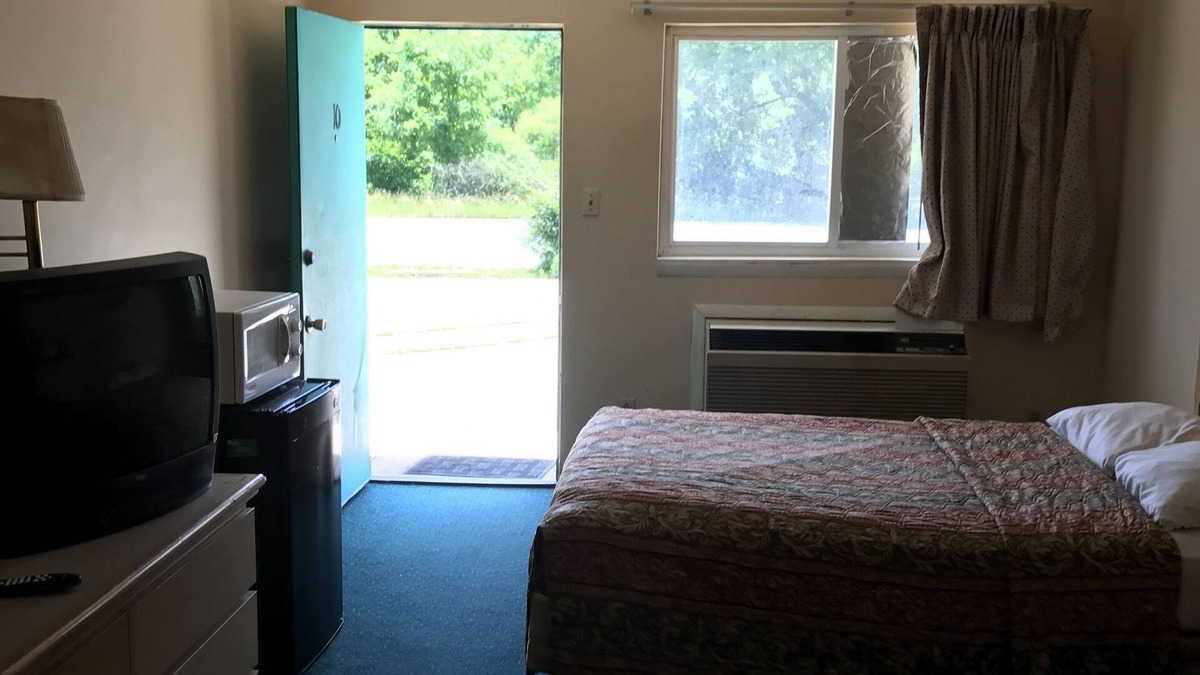 Briar Creek Hotel | Red Maple Inn