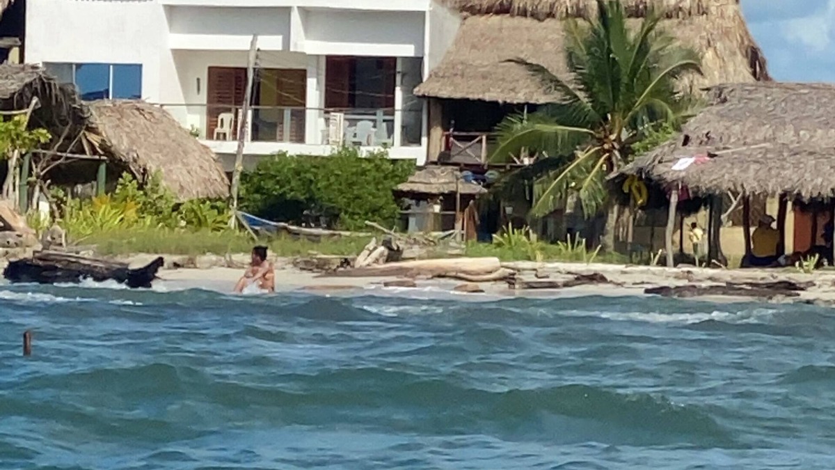 Costa Caribe House | RED MOON HOUSE IN FRONT OF THE SEA