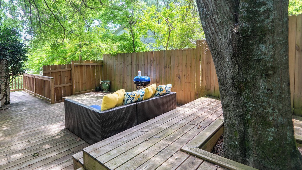 Redmont Park House | Red Mountain Retreat - 3BR/Large Deck/Families