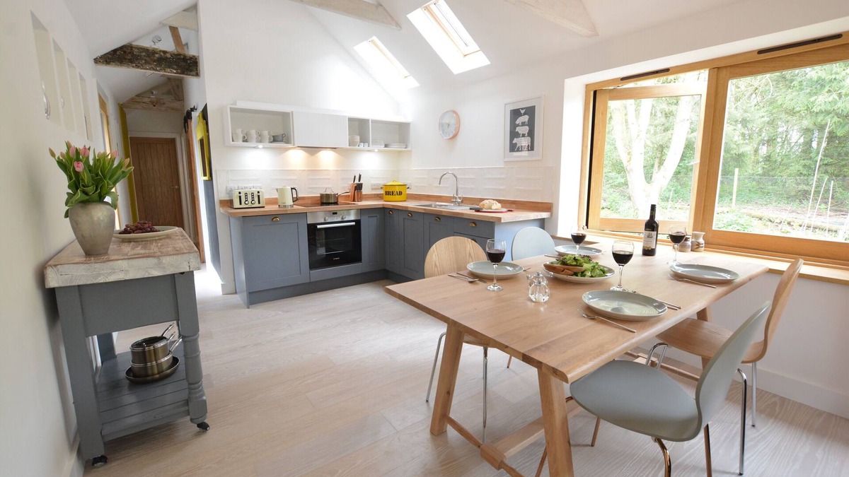 Halesworth Cottage | RED POLL BARN, pet friendly, with a garden in Halesworth