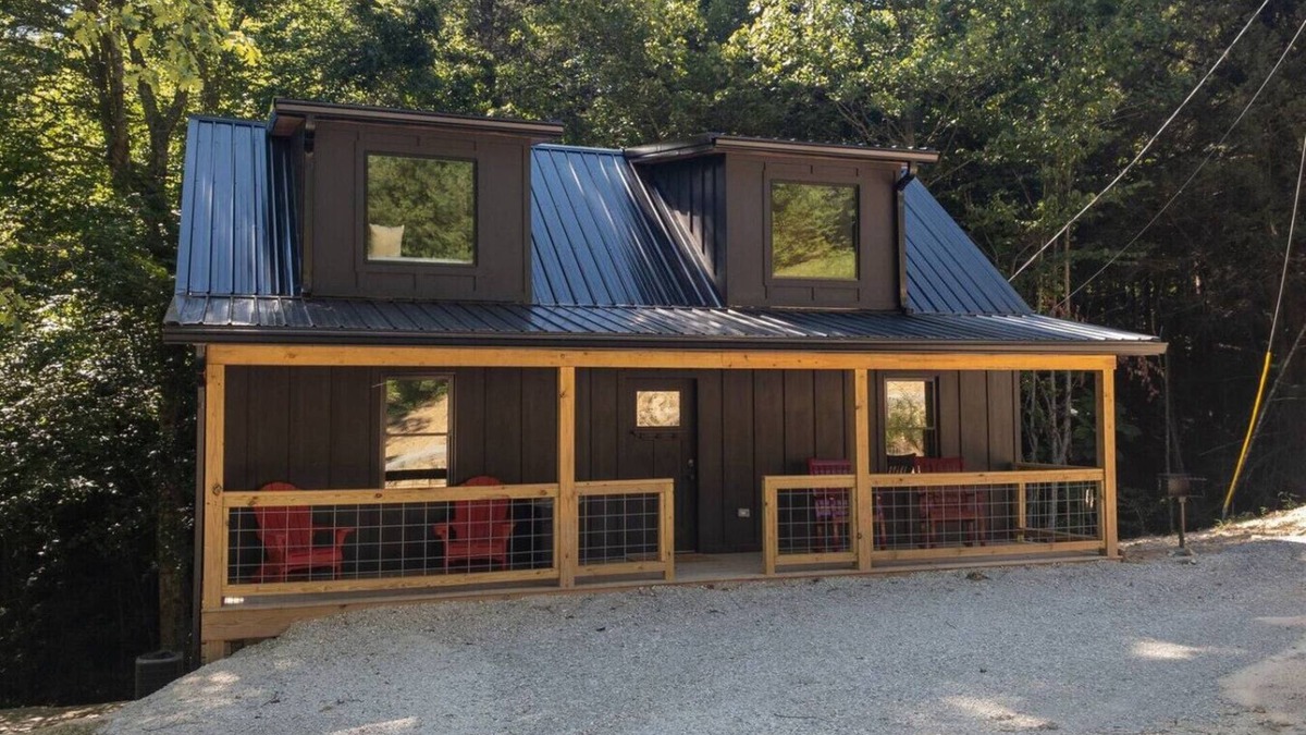 Campton Cabin | Red River Gorge Wolf Den Luxury Cabin Hottub Wi-Fi
