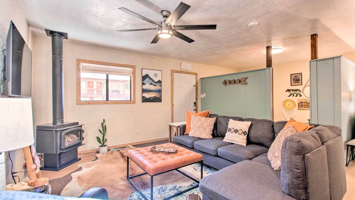 Red River House | Red River Retreat: Walk to Lifts, Mtn Views!