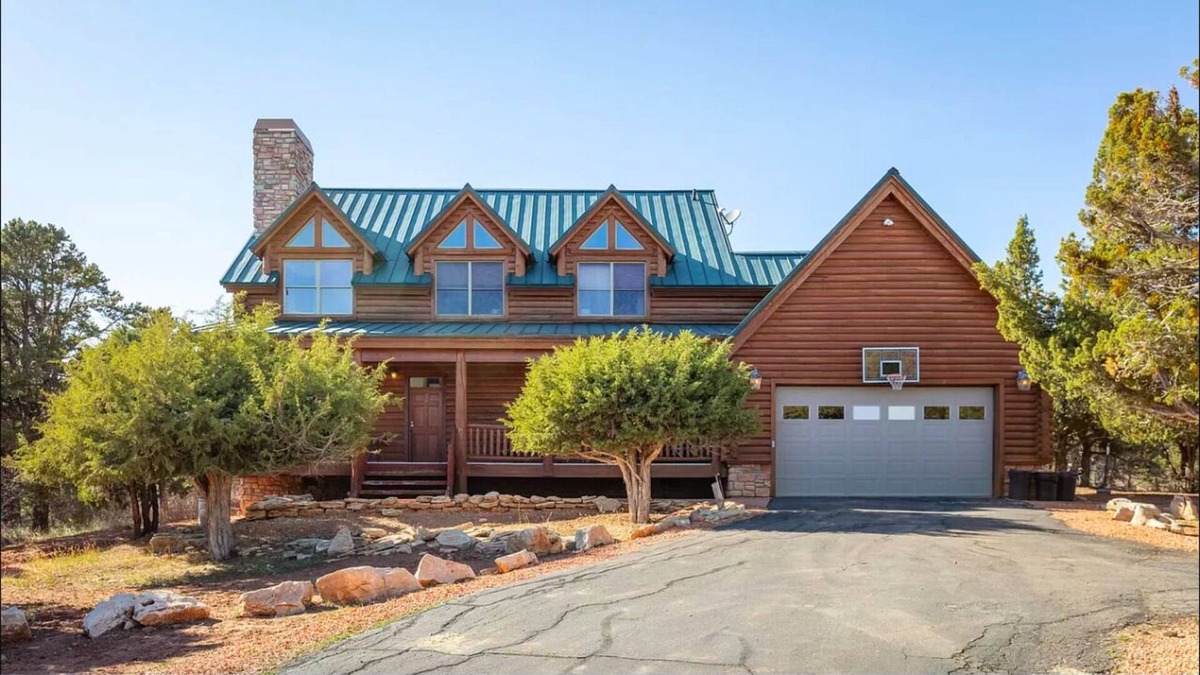 Zion National Park East Entrance Cabin | 🌲Red Rock Pines🌲 Hot tub💧 Hiking trails🥾 Near Zion's Nat'l Park🏞