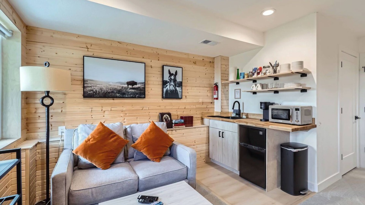 Applewood West Apartment | Red Rocks Base, 1BR Suite w Kitchenette