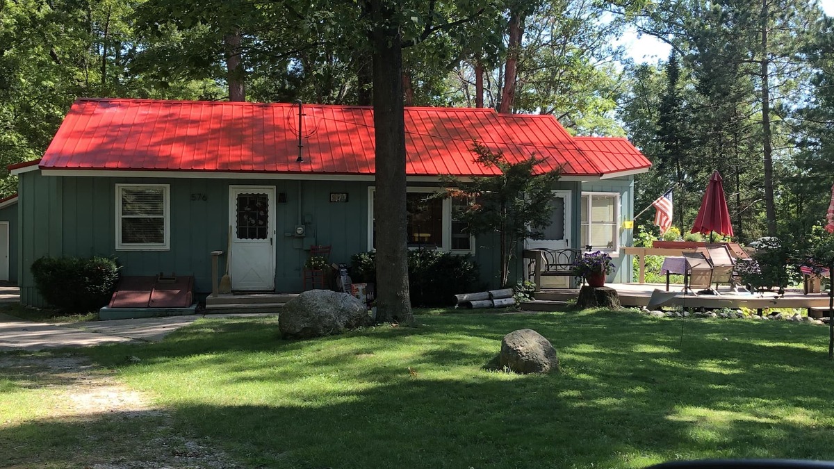 Lake Cottage | Red Roof Hilltop Cottage Overlooking Lake W/Extra Bunkhouse And Pet Friendly!