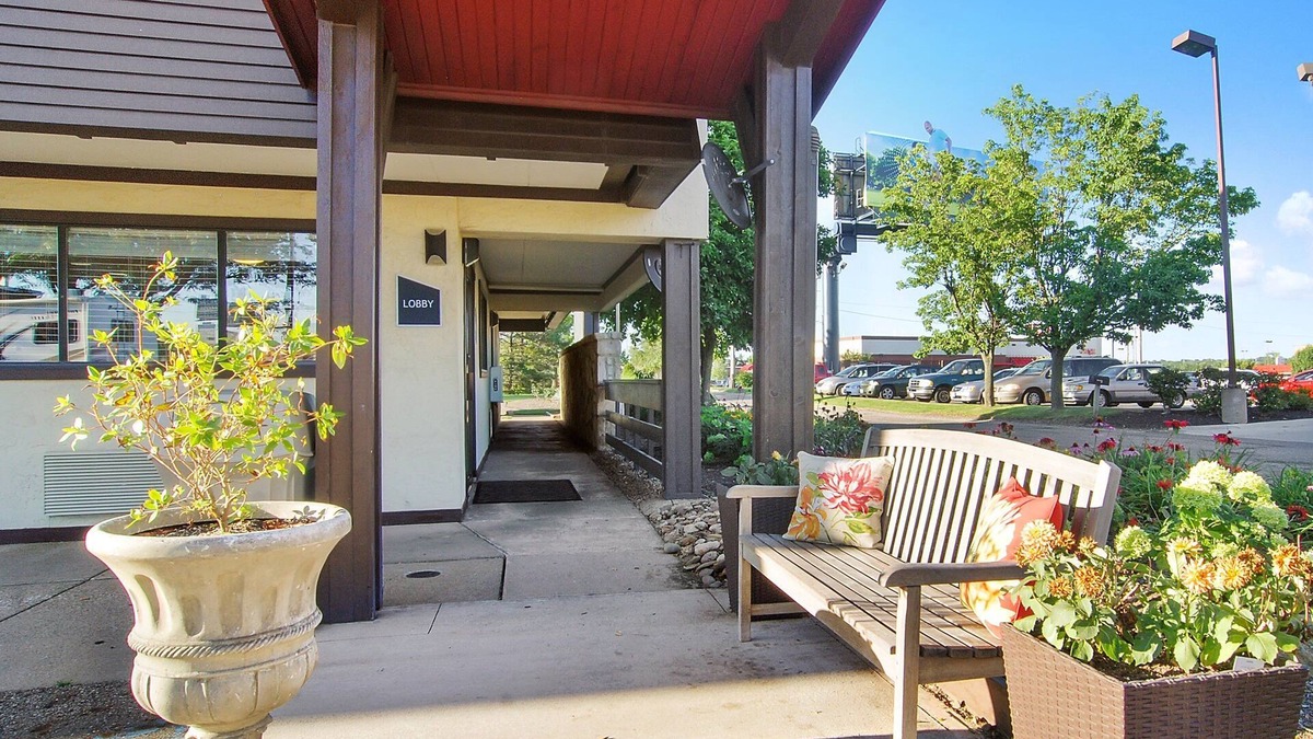 North Canton Hotel | Red Roof Inn Canton