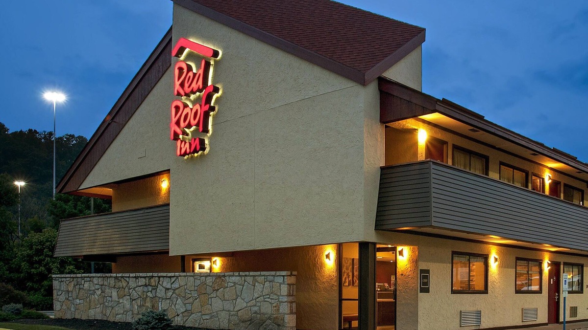 Tad Hotel | Red Roof Inn Charleston - Kanawha City, WV