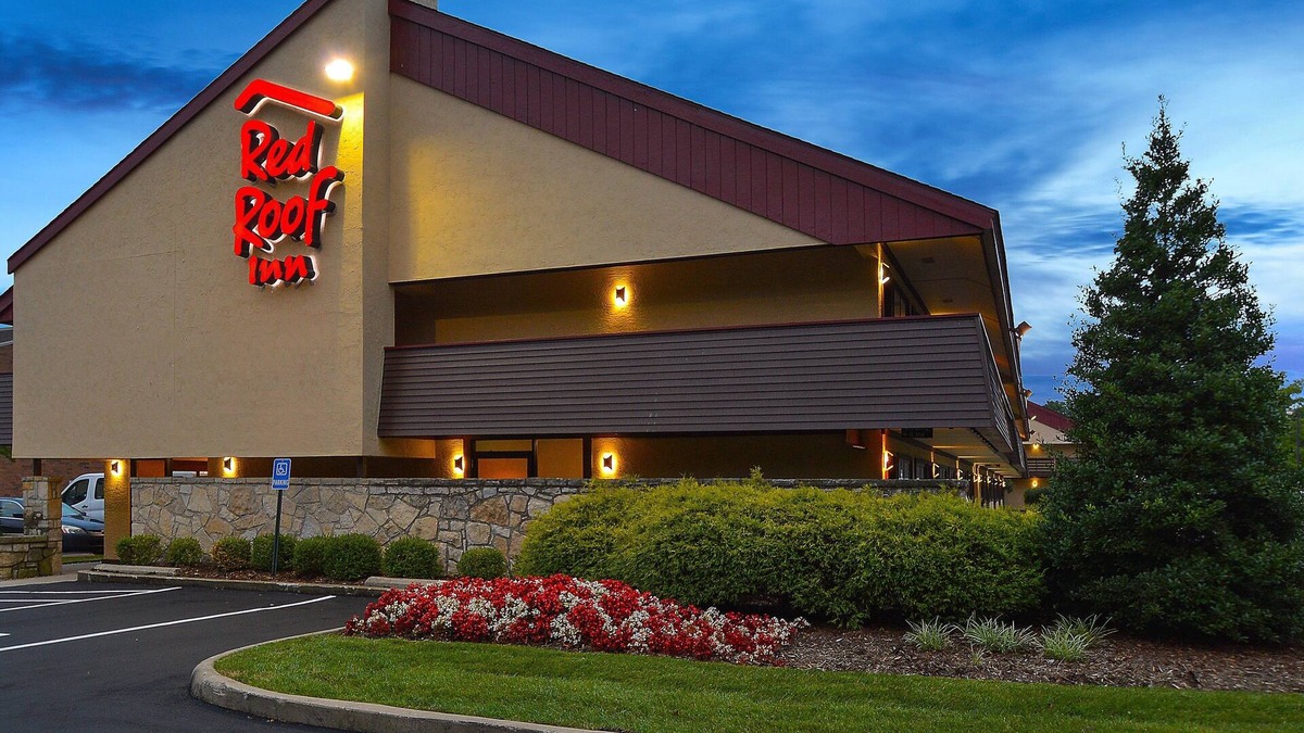Willoughby Hotel | Red Roof Inn Cleveland - Mentor/Willoughby