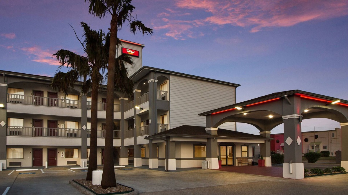 Galveston Hotel | Red Roof Inn Plus+ Galveston - Beachfront
