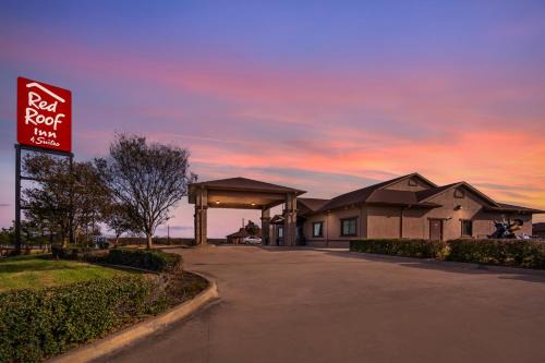 Sulphur Springs Hotel | Red Roof Inn & Suites Sulphur Springs