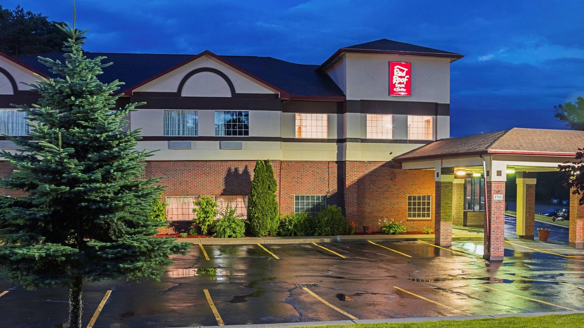 Lake Orion Hotel | Red Roof Inn & Suites Lake Orion/Auburn Hills