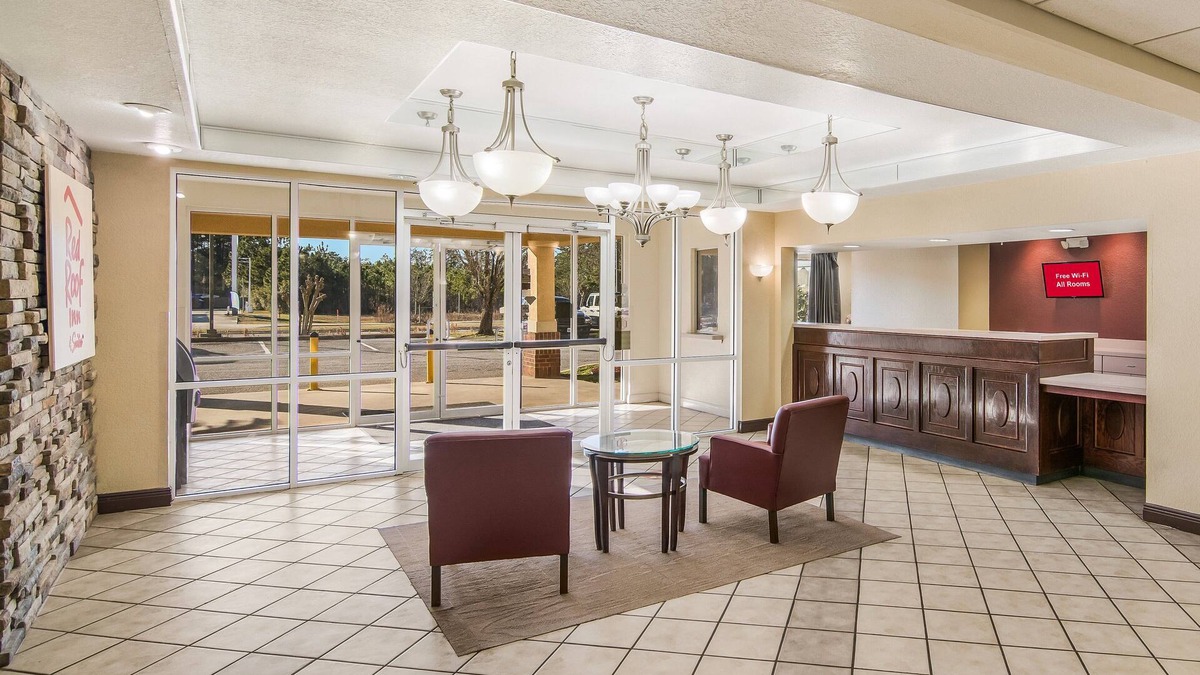 Florida Panhandle Hotel | Red Roof Inn & Suites Pensacola East - Milton