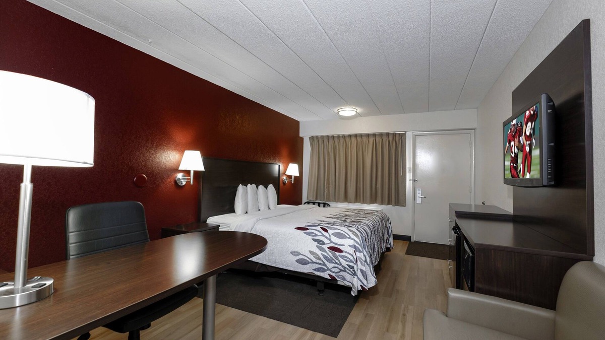 Washington Hotel | Red Roof Inn Washington, PA