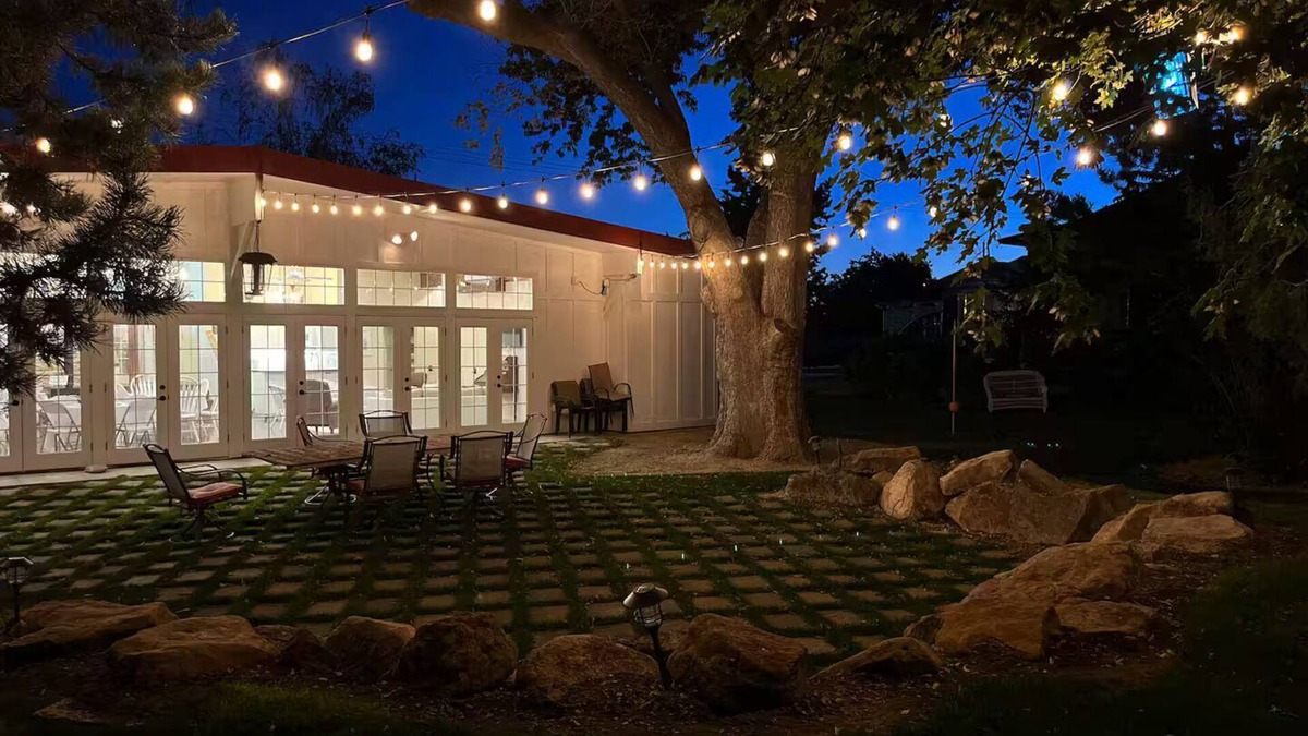 Nampa House | Red Roof Lodge large gathering space beds for 18 hot tub cold plunge