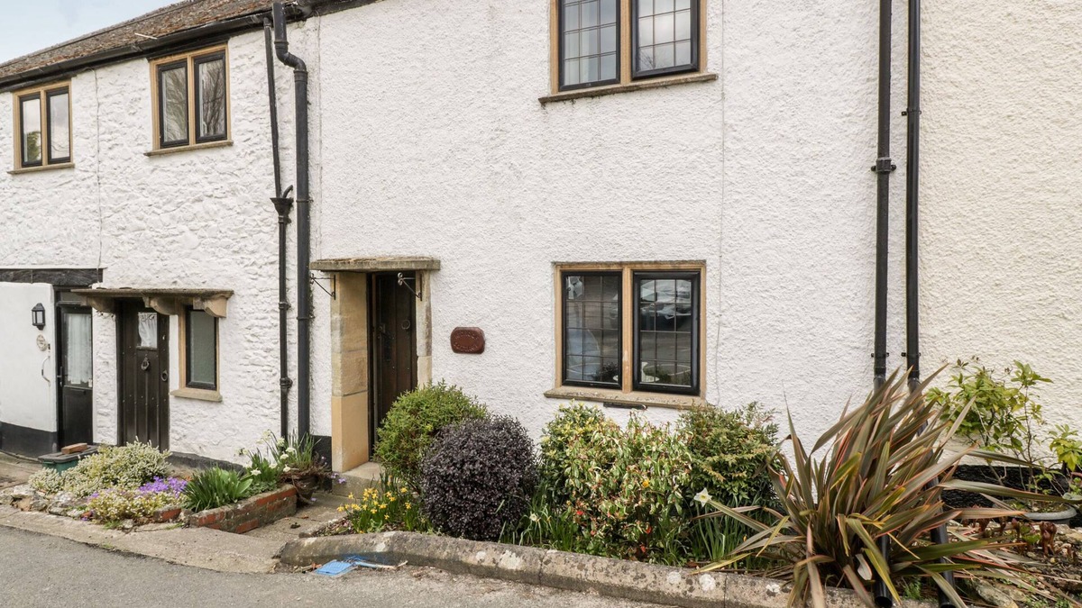 Yarcombe Cottage | RED ROOF, pet friendly, with open fire in Combe St Nicholas