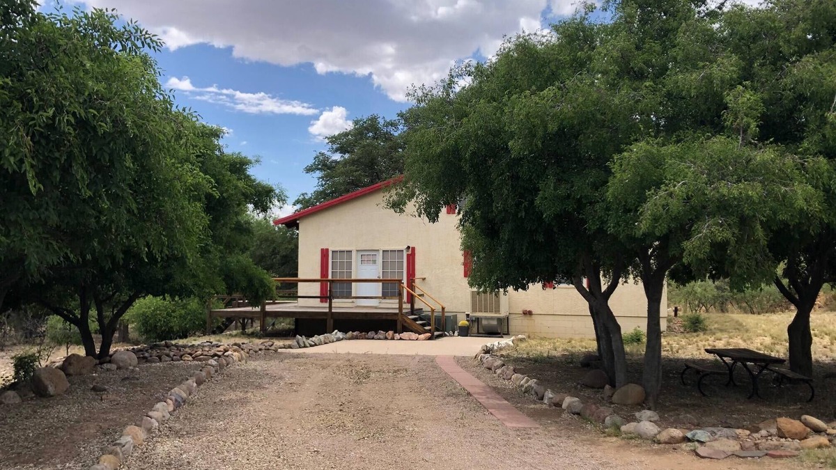 Pearce Bed & Breakfast | Red Roof Ranch - Pearce, Az. Fifeteen miles to Chiricahua National Monument.
