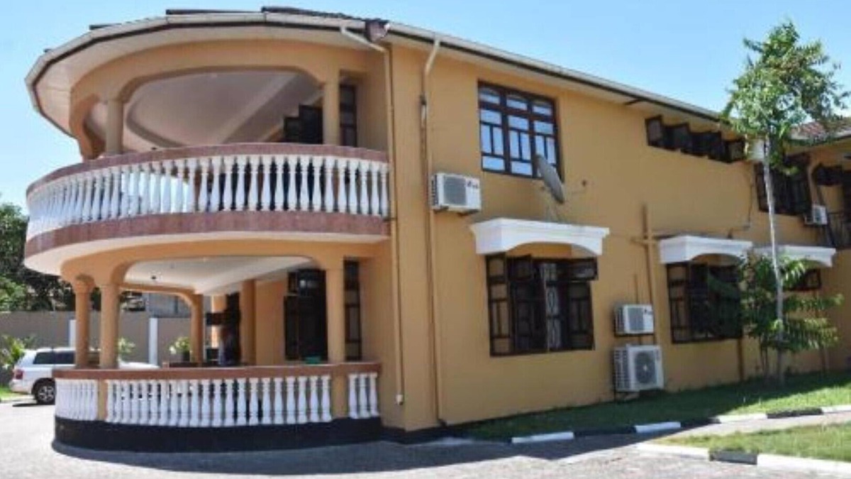 Kunduchi Villa | Red Roof Villa - near Ramada Resort Hotel Mbezi Beach