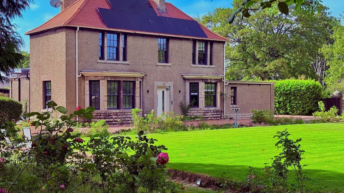 Newtongrange House | Red Roofs | 5BR Luxury | Near Edinburgh | EV Point