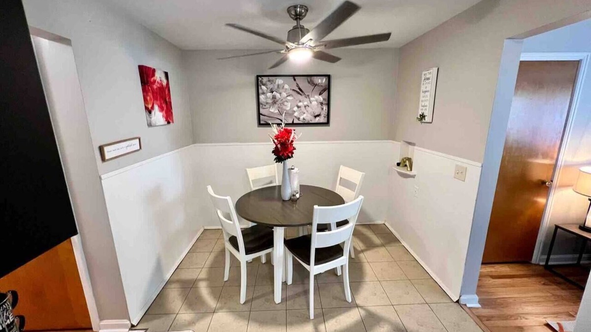 Westwood Apartment | Red Ruby Spacious 2 Bedroom Apt 1