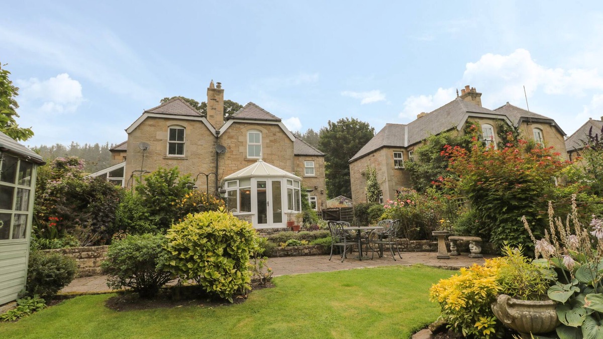 Old Bewick Cottage | RED SQUIRREL COTTAGE, 5 BIDDLESTONE, family friendly in Rothbury